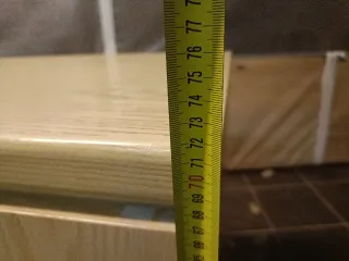 Mobiletto con anta e vani a giorno