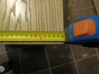 Mobiletto con anta e vani a giorno