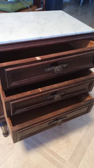 Mesita antigua madera mármol