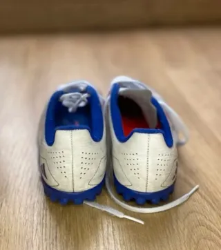 Botas Adidas F50 multitaco niño color blanco