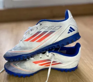 Botas Adidas F50 multitaco niño color blanco