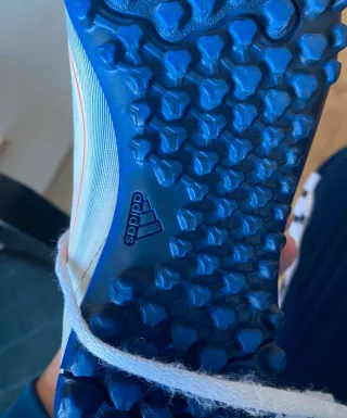 Botas Adidas F50 multitaco niño color blanco