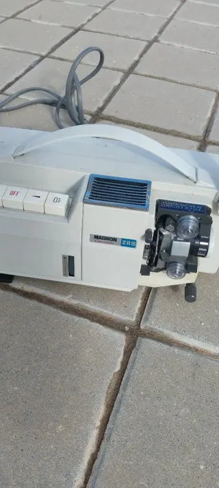 Proyector de cine Magnon ZRS antiguo