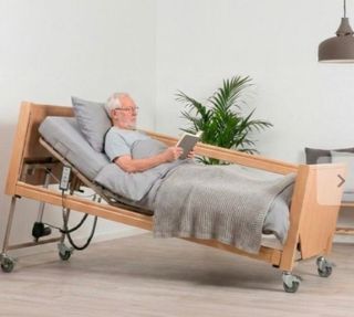 Cama Ortopédica y Grúa