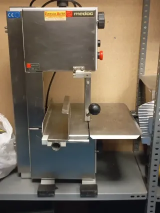 Sierra de corte para carne y congelados