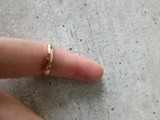 Anello a forma di lucertola con strass blu