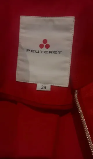 Cazadora Peuterey roja fina