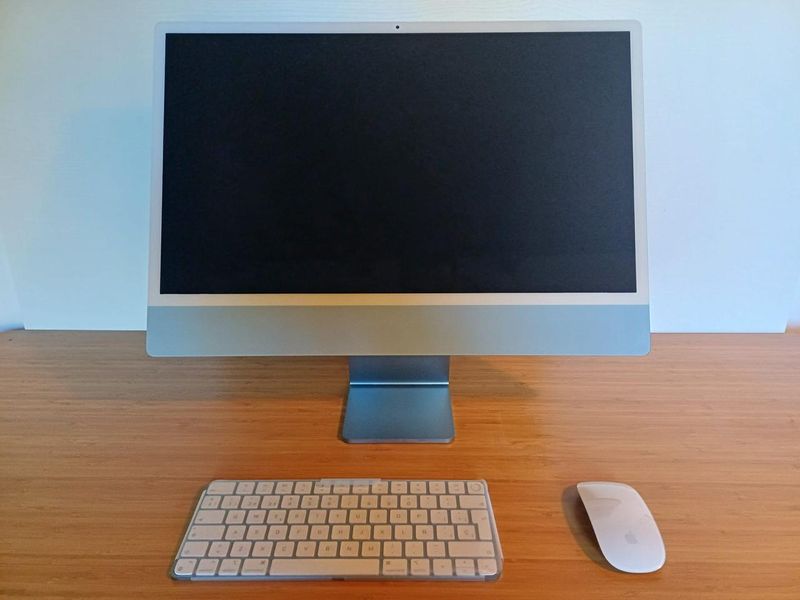 iMac 24" M3 16GB 256GB Azul como nuevo