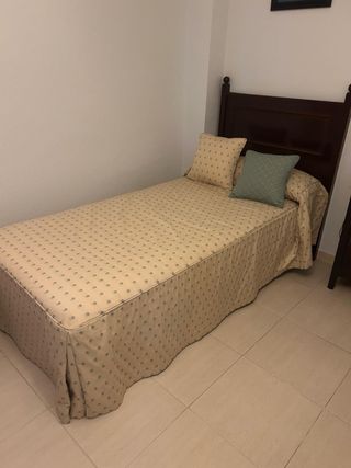 2 Camas con Cabecero y Colcha