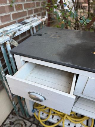 Tavolo ausiliario esterno per barbecue