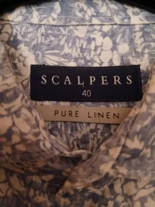 Camisa estampada azul y blanca