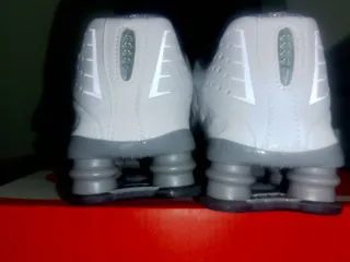 Nike Shox R4 Talla 42 Gris Blanco