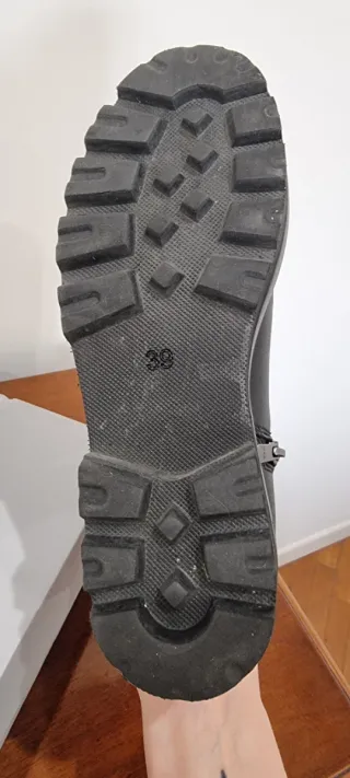 Stivaletti neri in pelle