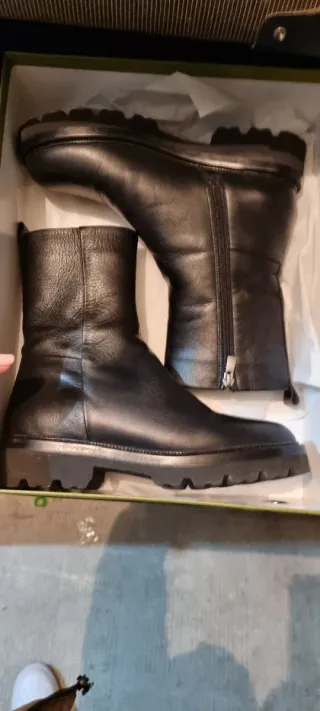 Stivaletti neri in pelle