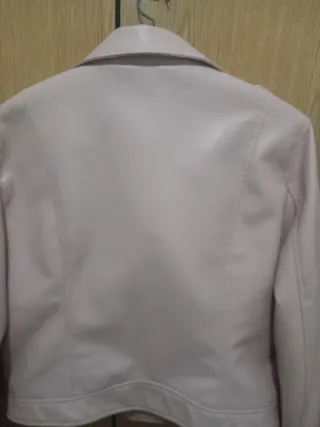 Cazadora rosa estilo motero