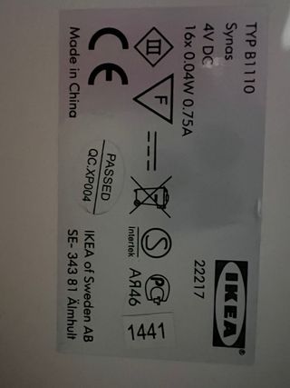 Expositor IKEA Synas con iluminación