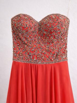 Vestido de fiesta largo bordado en pedreria plata