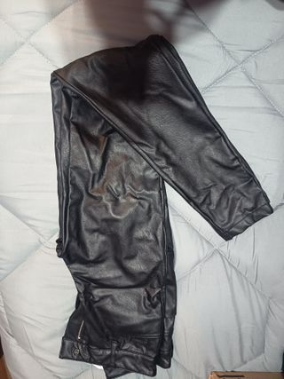 Vendo 6 Pantalones pitillo 4 vaqueros , polipiel