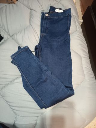 Vendo 6 Pantalones pitillo 4 vaqueros , polipiel