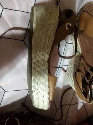 Sandalias cuña Michael Kors beige/marrón