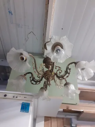 Lámpara de techo antigua dorada