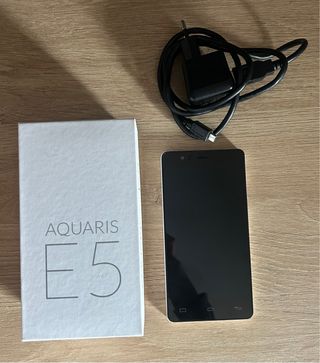 BQ Aquaris E5 con caja y cargador