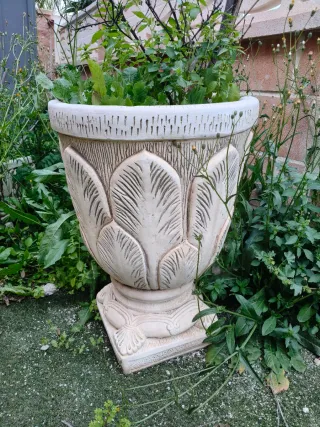 2 Macetones y 2 Jardineras de Piedra