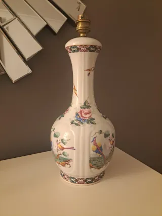 Lámpara sobremesa  porcelana francesa. Firmada.