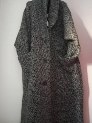 Abrigo de punto jaspeado gris