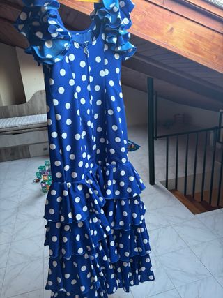 Traje de flamenca azul con lunares