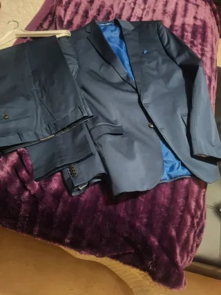 Traje de hombre azul electrico