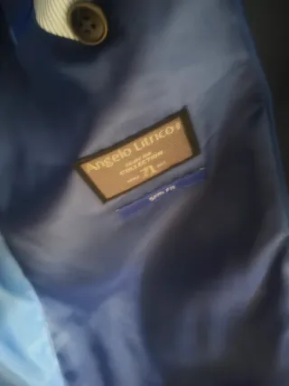 Traje de hombre azul electrico