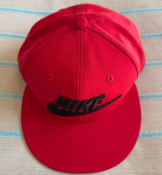 Gorra Nike Roja.