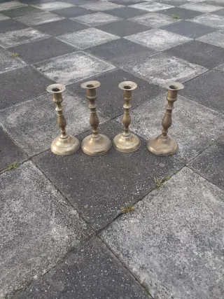 Juego de 4 candelabros antiguos