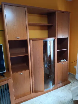Mueble de salón madera y cristal