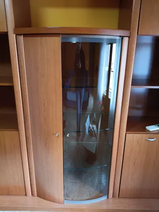 Mueble de salón madera y cristal