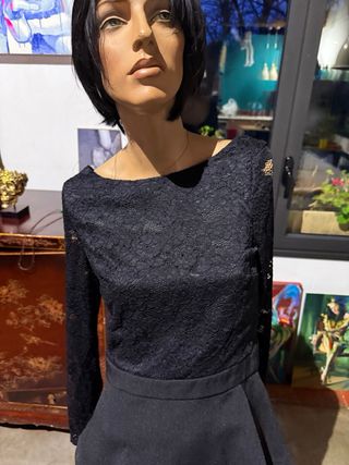 Elegante camisa negra encaje manga larga