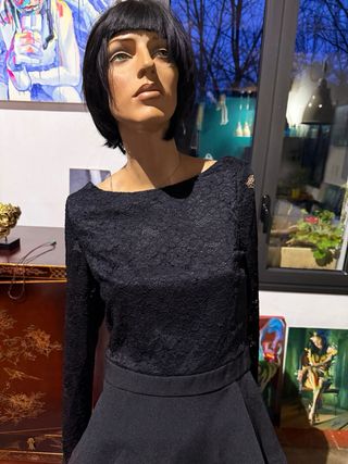 Elegante camisa negra encaje manga larga