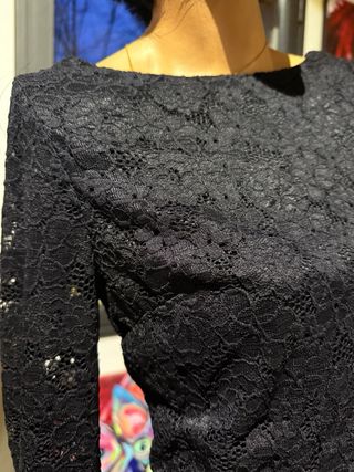 Elegante camisa negra encaje manga larga