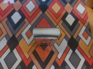 Accendino Zippo con design fiamma