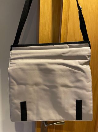 Bolso bandolera Lacoste beige y negro