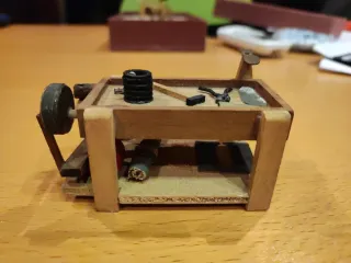 Miniatura banco de trabajo con herramientas