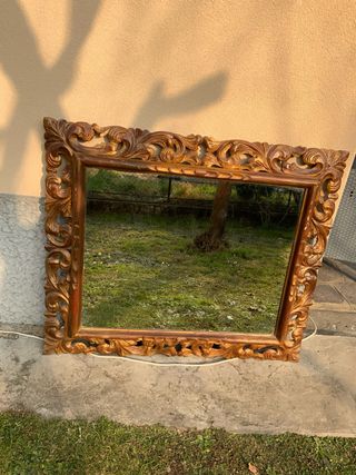 Specchio con cornice barocca dorata