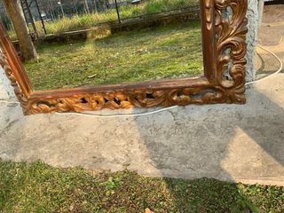 Specchio con cornice barocca dorata