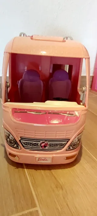 Autocaravana Barbie con Piscina