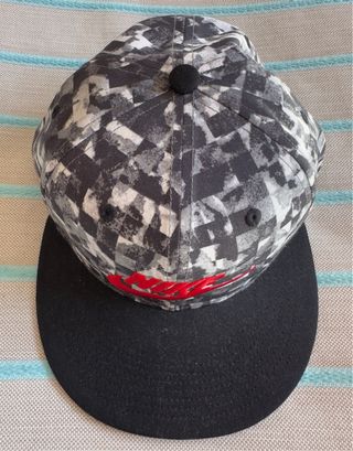 Gorra Nike Gris/Negra.