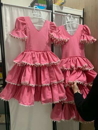 Trajes de flamenca niña rosa lunares