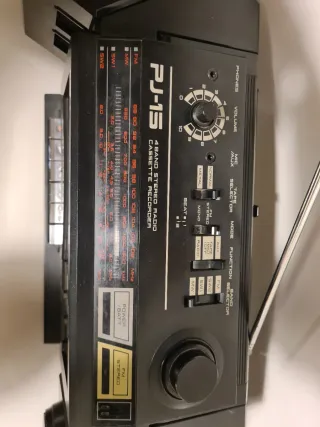 Radiocasete Akai PJ-15