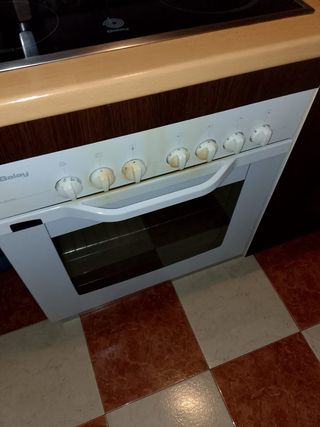 Vitrocerámica Balay 4 fuegos con horno.