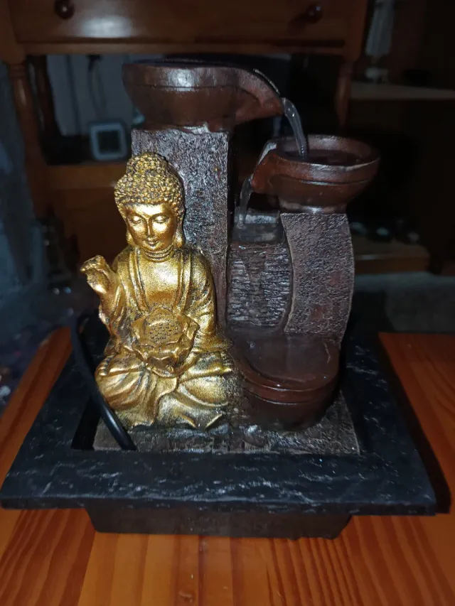 Fuente de Buda con cascada